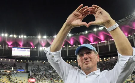 Textor Prioriza Libertadores sobre Vitória contra o PSG: "Nosso Maior Troféu"