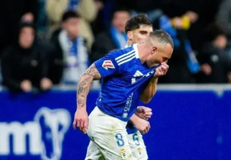 Aos 40 anos, ídolo da Euro lidera Oviedo na volta à elite espanhola