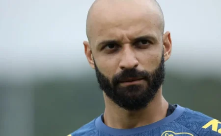 Thaciano Deixa o Santos: Decisão Parte de Marcelo Teixeira Após Ausência Contra o Botafogo