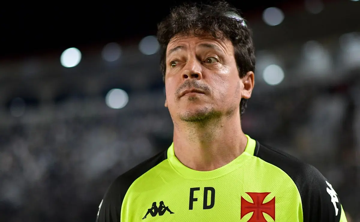 Diniz projeta futuro ambicioso para o Vasco: "Vai melhorar" na temporada.