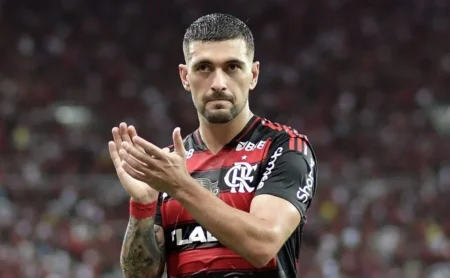 Arrascaeta renovará com o Flamengo e terá salário de R$ 1,5 milhão após o Mundial.