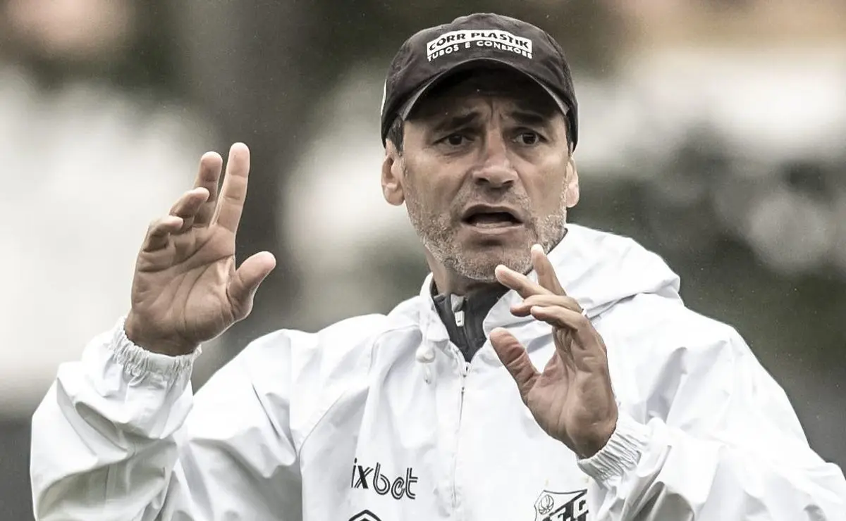 Estratégias de Bustos: Como o ex-técnico do Universitario planejou superar o Palmeiras na Libertadores