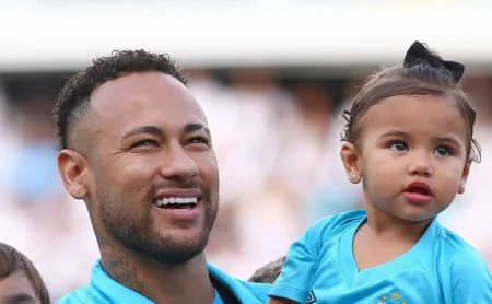Neymar Solicita Vencimentos de R$ 28 Milhões ao Pachuca, Enquanto Santos Negocia Renovação