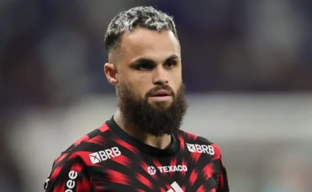 Michael e Al-Duhail: Negociações esfriam e atleta permanece no Flamengo para o Mundial.