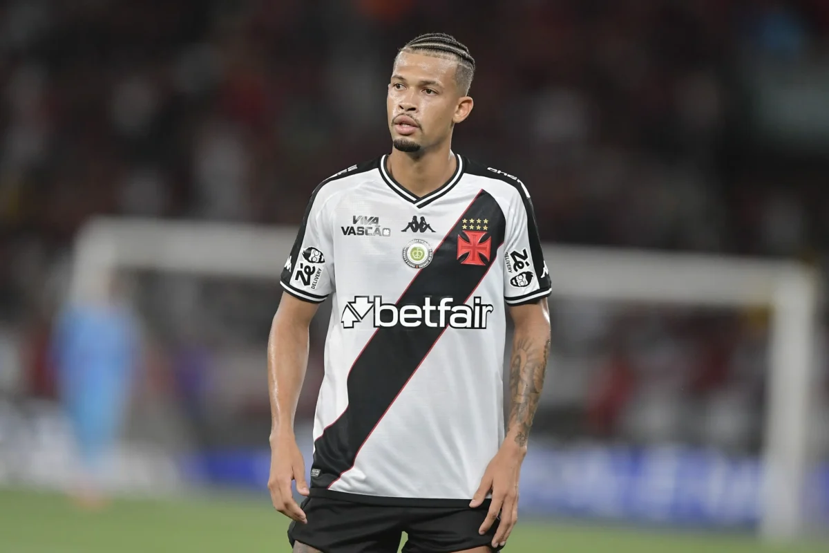 Vasco lidera ranking de minutos em campo na temporada sem rodar elenco
