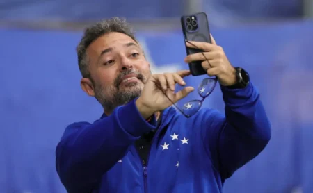 Mattos explora opções, enquanto Santos veta a chegada de Matko Miljevic, do Huracán