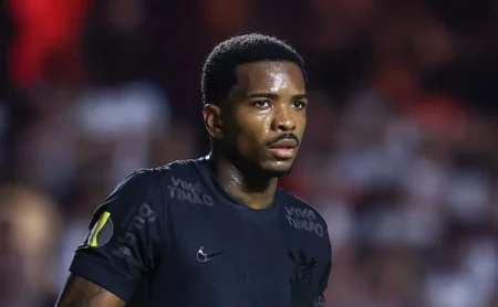 Cacá, do Corinthians, sofre assalto, mas está em segurança