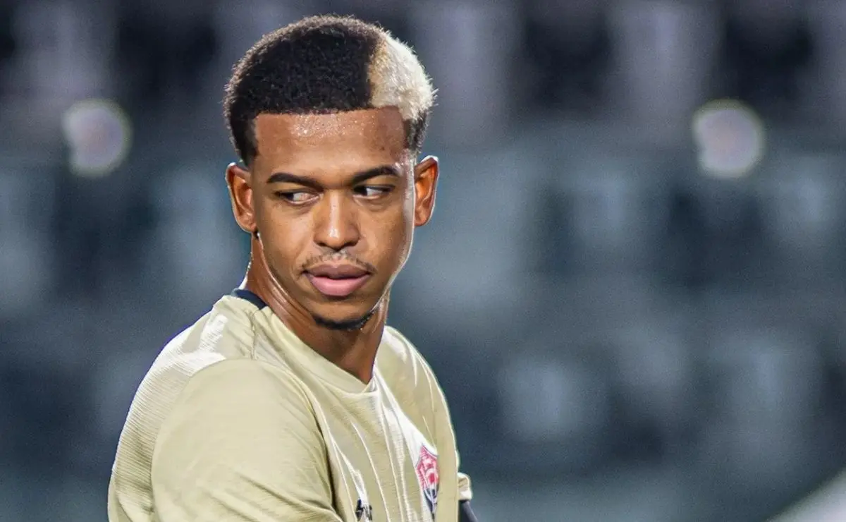 Carlinhos: Despedida no Vitória, Retorno Possível ao Flamengo e Futuro Indefinido no CRF