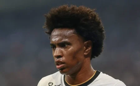 Grêmio sonda atacante Willian, livre no mercado