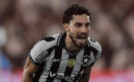 Telles prevê sucesso de Igor Jesus na Inglaterra e destaca qualidades