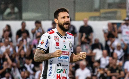 Vasco busca contratação de Gabriel Boschilia, ex-Internacional.