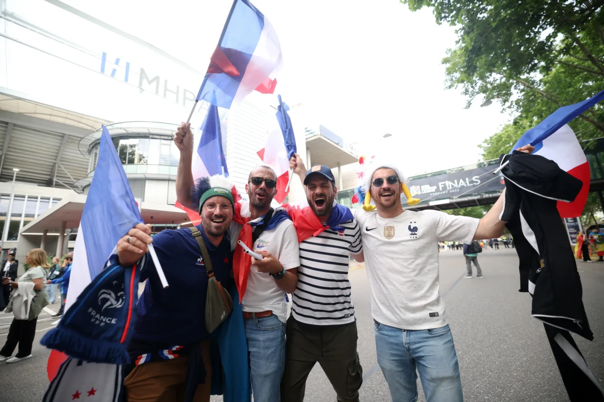 Recorde de público na semifinal da Liga das Nações: torcida francesa faz história.