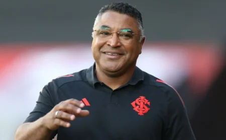 Internacional Busca Reforço na Defesa: Conversas com Rafael Tolói para Compor o Time de Roger Machado