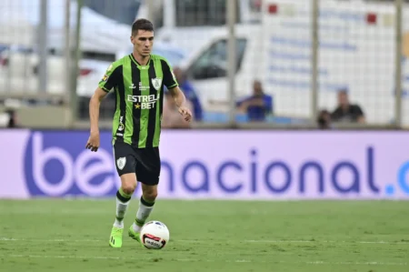 Nova cirurgia no joelho: Alê, do América-MG, volta a ser operado.