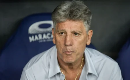 Renato Gaúcho aprova, Fluminense rescinde e Victor Hugo se despede