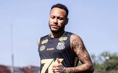 Neymar deve estender contrato com o Santos por mais um ano, confirma pai