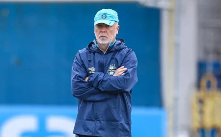 Mano Menezes Busca Reforços: Novas Posições Miradas no Grêmio Após Alex Santana