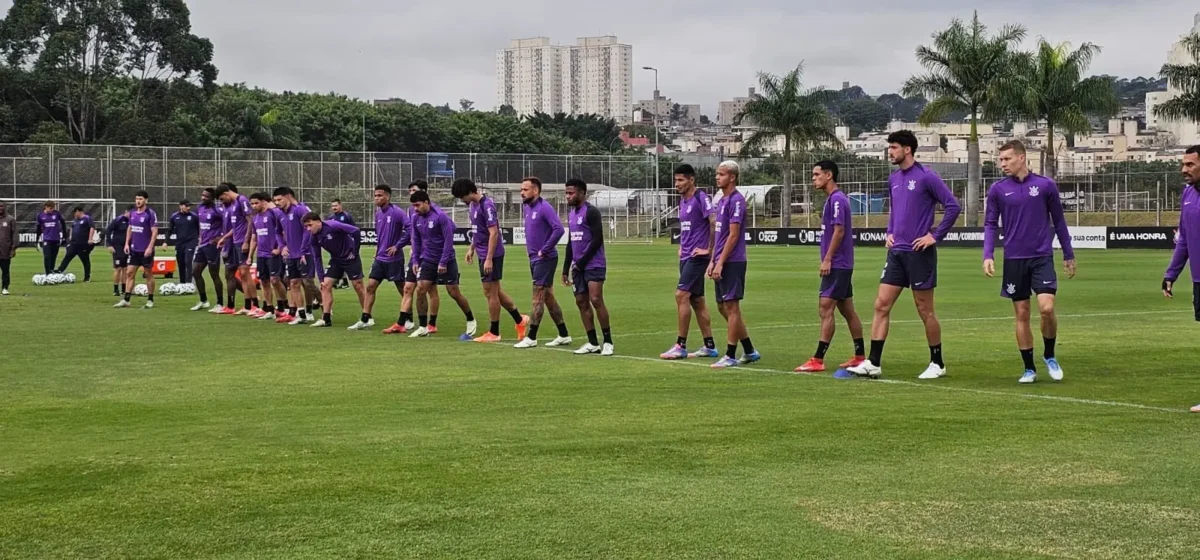 Treino do Corinthians: jovem goleiro e Gustavo Henrique em ação.