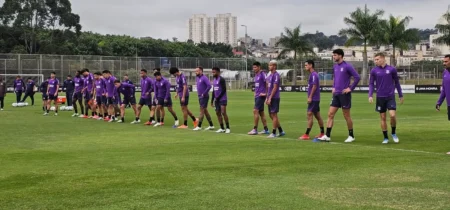 Treino do Corinthians: jovem goleiro e Gustavo Henrique em ação.