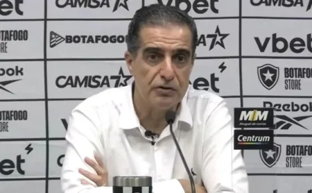 Paiva reconhece desempenho abaixo, mas exalta triunfo fora e eficiência do Botafogo diante do Santos