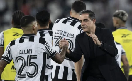 Botafogo Altera Estratégia no Mercado, Focando em Experiência para o Mundial de Clubes