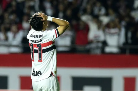 Fascite plantar: entenda a lesão que afastou Ferreira do São Paulo, segundo médico