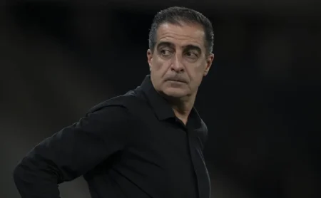 Renato Paiva analisa desempenho do Santos após revés contra o Botafogo.