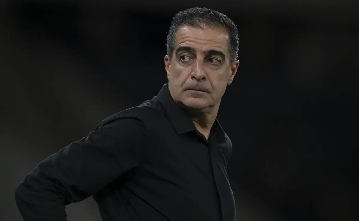 Renato Paiva analisa desempenho do Santos após revés contra o Botafogo.