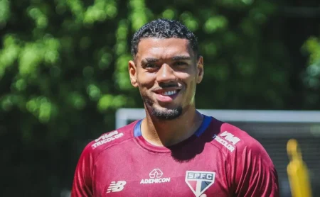 Ruan Busca Renovação com São Paulo, Enquanto Sassuolo Pressiona por Recuperação na Itália