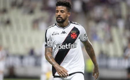 Paulinho: Renovação com o Vasco em análise, confirma staff
