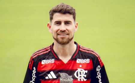 Jorginho comenta sobre titularidade e situação de Gerson: recado a Filipe Luís