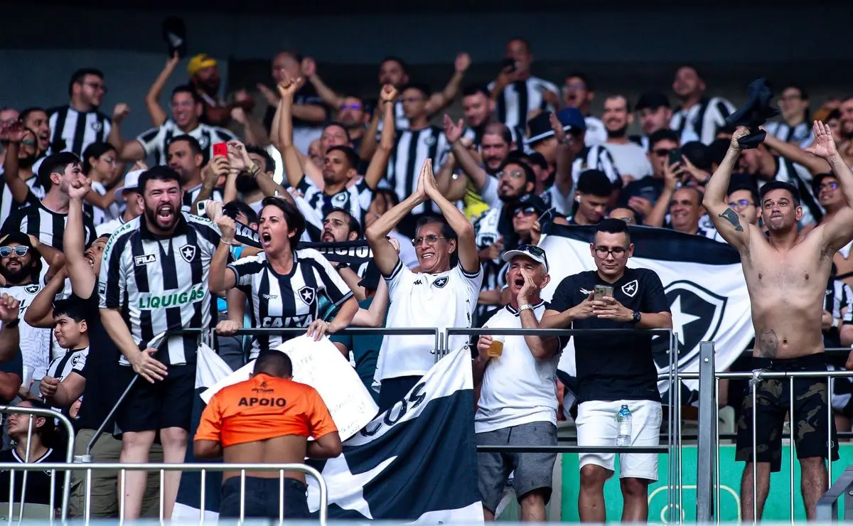 Botafogo: Torcida exige reforços urgentes da diretoria para o Mundial de Clubes