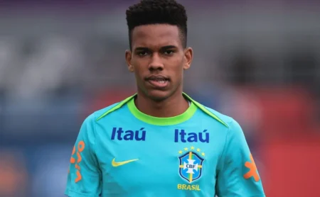 Ancelotti Afasta Estêvão e Richarlison, e Raphinha e Matheus Cunha Entram em Campo pela Seleção Brasileira Contra o Paraguai