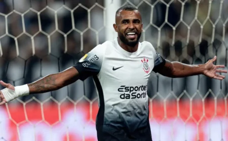 Alex Santana se despede do Corinthians com mensagem à Fiel torcida nas redes sociais