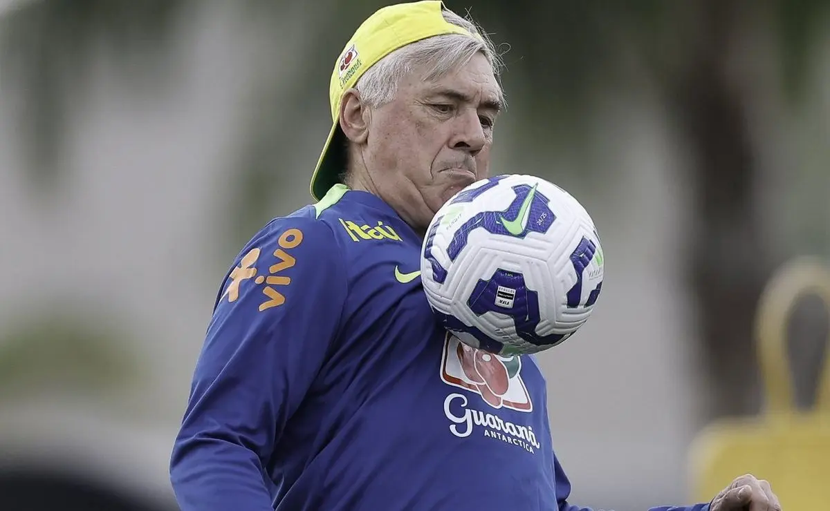 Ancelotti em ação: lances no treino viralizam e técnico vira "Richarlison" às vésperas de Brasil x Paraguai