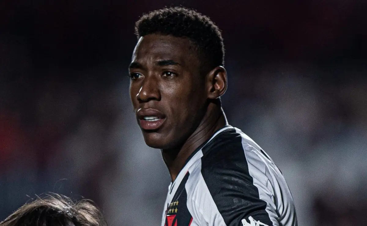 Athletico-PR clama por rescisão de Léo Pelé visando retorno ao Vasco na Série B.