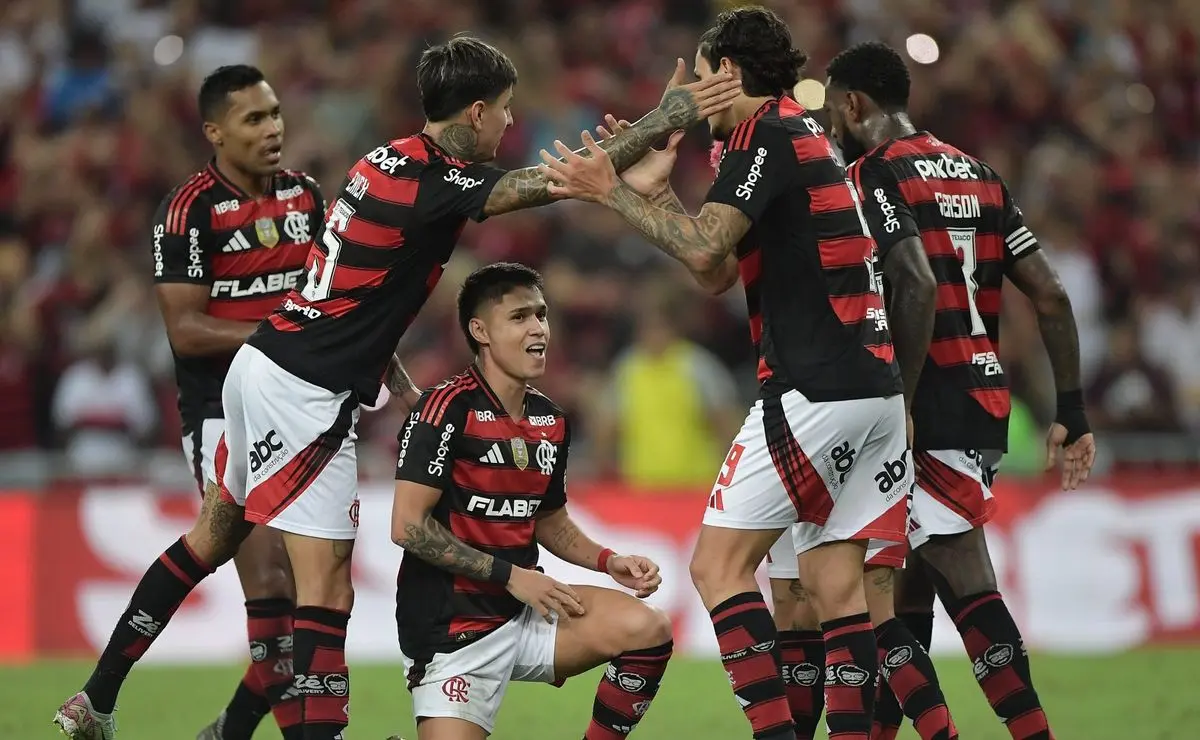 Flamengo domina Fortaleza e conquista liderança do Brasileirão rumo ao Mundial