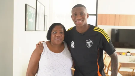 Patrick do Atlético-MG se inspira em Pogba e compartilha história com o pai