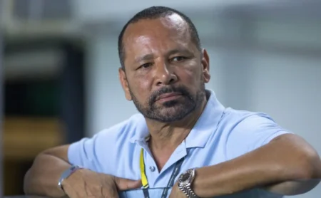 Neymar pai anuncia em coletiva a construção de nova arena para o Santos: "Obra privada"