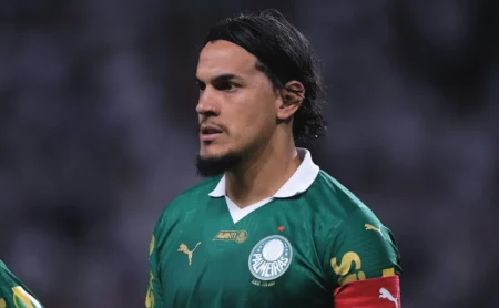 Gómez Recebe Sondagens do Oriente Médio e Pode Deixar o Palmeiras Após o Mundial