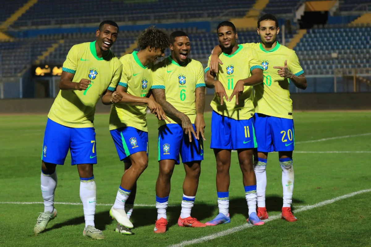 Vasco antecipa voo e prepara esquema para contar com Rayan no treino decisivo contra o São Paulo