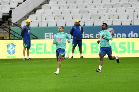 Raphinha Herda a 11 na Seleção: Convocados de Ancelotti para Brasil x Paraguai