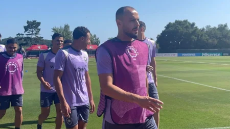 Botafogo inicia treinos com bola nos EUA, tendo Arthur Cabral como destaque