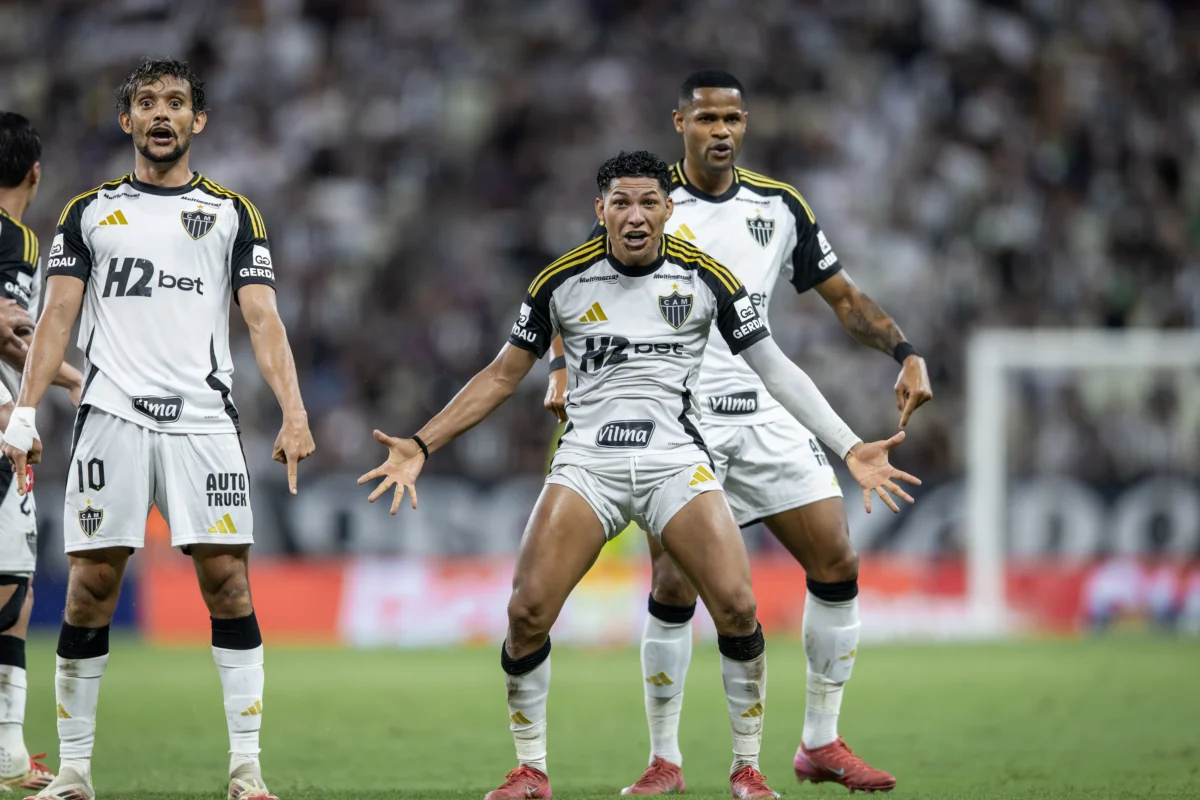 Cuca Ajusta o Atlético-MG no Segundo Tempo e Revitaliza a Equipe
