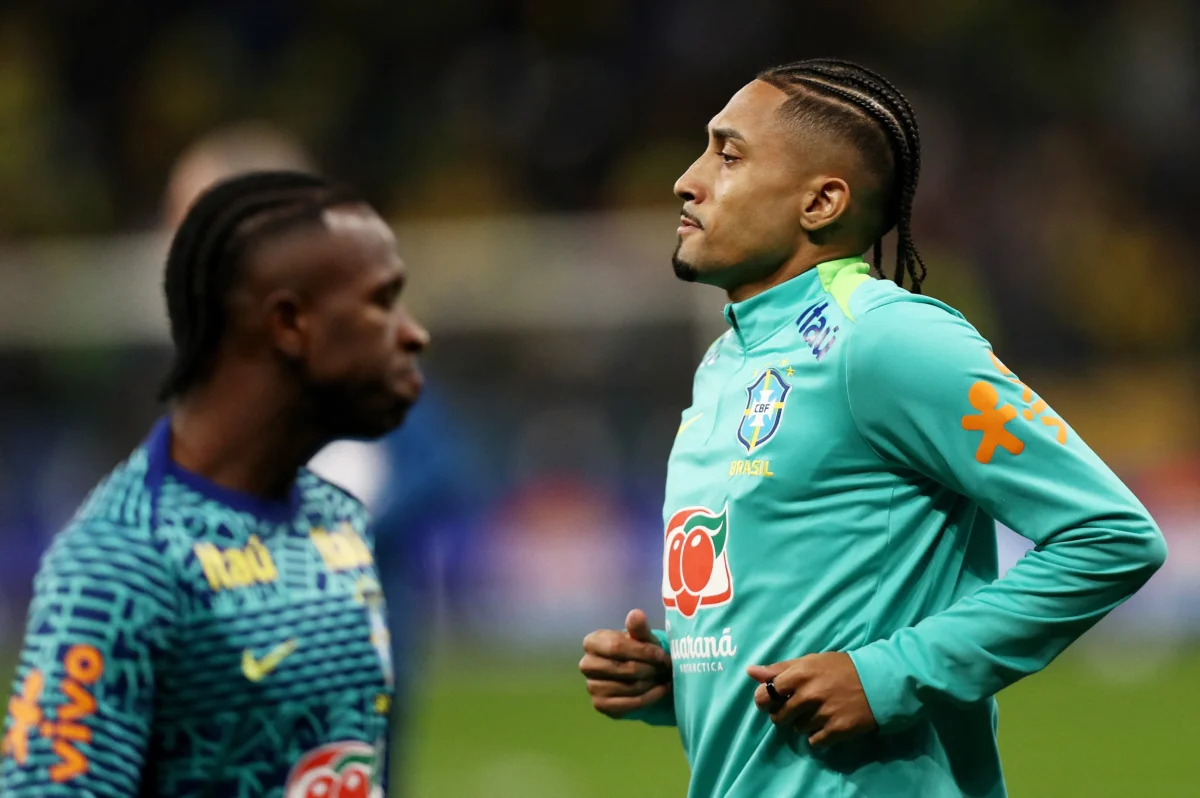 Raphinha Analisa Melhoria Defensiva da Seleção e Reage aos Elogios de Ancelotti