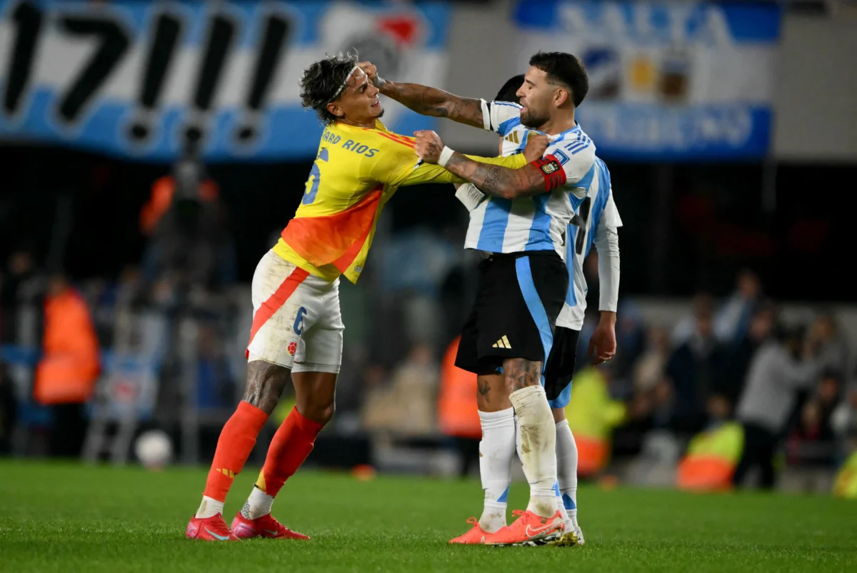 Ríos provoca Otamendi após Argentina x Colômbia: "Está caduco"; confira
