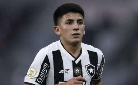 Botafogo é condenado na Fifa a pagar R$ 117 milhões por Thiago Almada