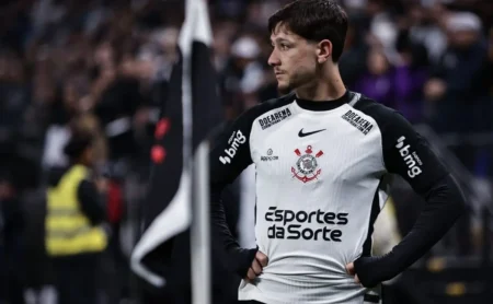 Corinthians: Dorival Júnior promove alterações na escalação para enfrentar o Grêmio, com Rodrigo Garro entre os titulares