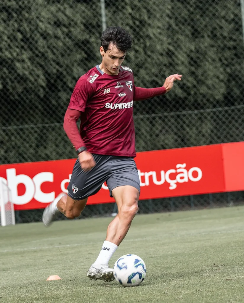 São Paulo reage rápido, fecha reforço contra o Vasco após negociação frustrada
