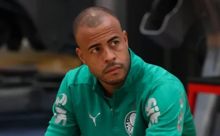 Mayke no Santos: Reforço pós-Super Mundial com apoio de Mattos e ex-Palmeiras